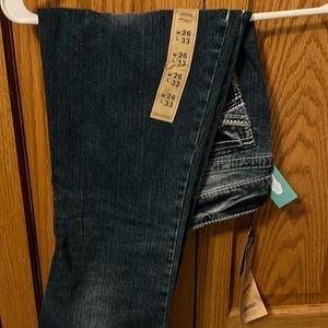 Brand New!! Never Worn Silver Jeans Mid/Boot W26/L33.